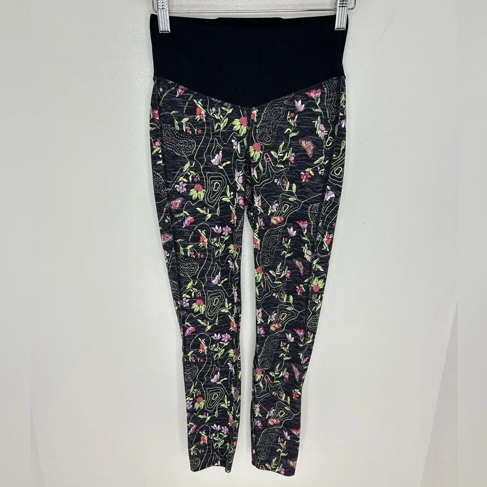 The North Face Black Floral Graphic Print Leggings Size Small‎ Active Gym Yoga